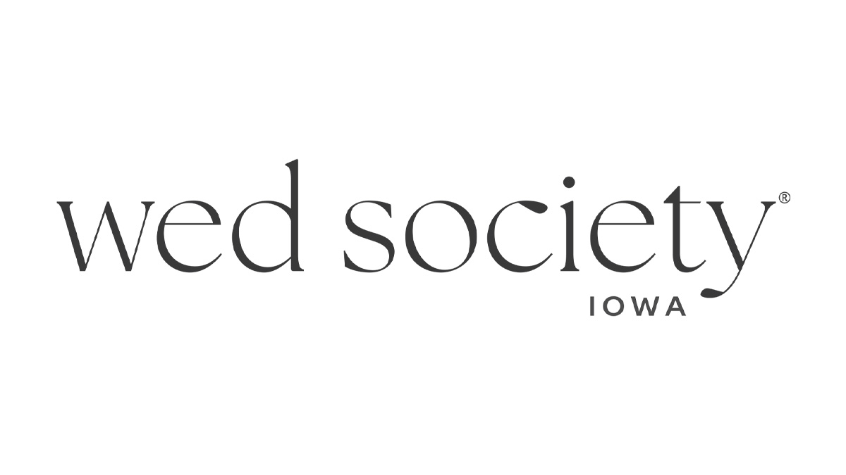 Lindsay + Lance’s Homestead Estate Wedding - Wed Society® | Iowa